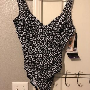 Miraclesuit black/white slimming swimsuit 14 NWT